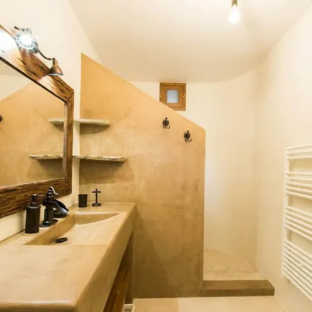 Anemolia Lakki (Karpathos)